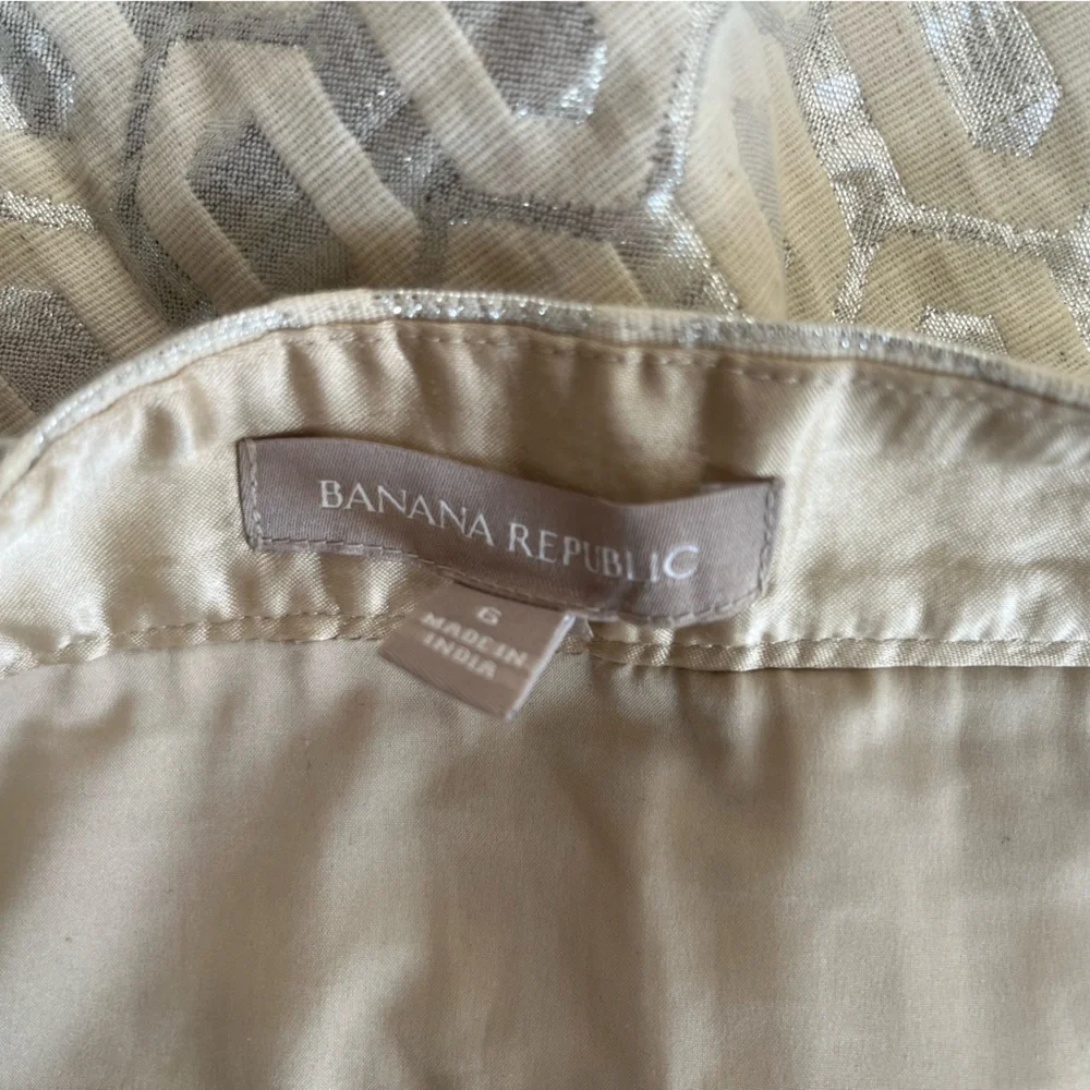 Banana Republic Short Skirt (Size 6) - Picture 3 of 3